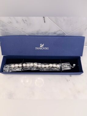 NIB VINTAGE Swarovski White Pearl and Crystal Bracelet